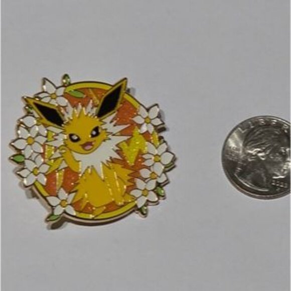 Jolteon Daisy Bloom Pokémon Enamel Pin - Electric Type Floral Collector’s Pin - Picture 4 of 4